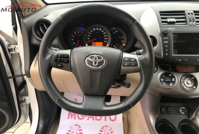 Toyota
 RAV4
 2.2 D 4X4 Reg: do 10/2020