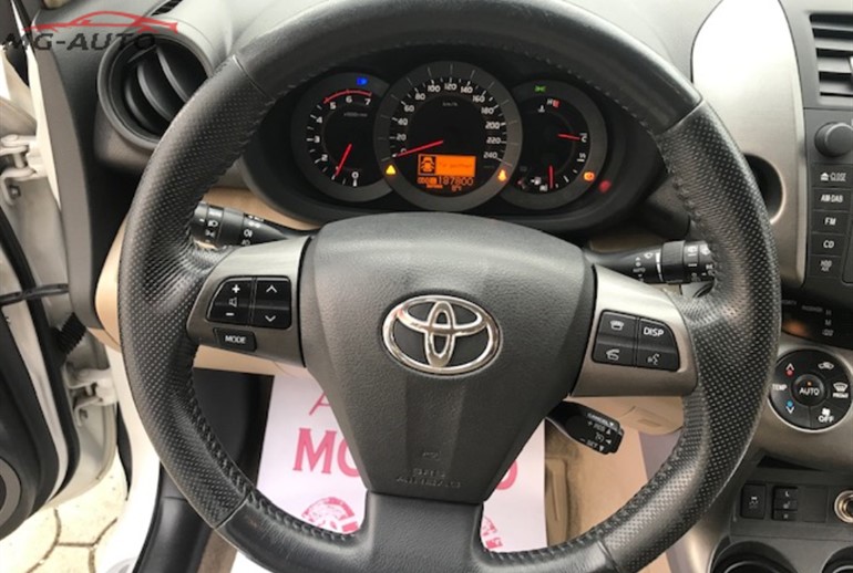 Toyota
 RAV4
 2.2 D 4X4 Reg: do 10/2020