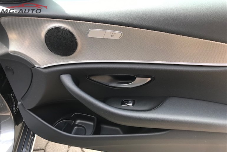 Mercedes-Benz
 E-Class
 E200CDI AVANTGARDE