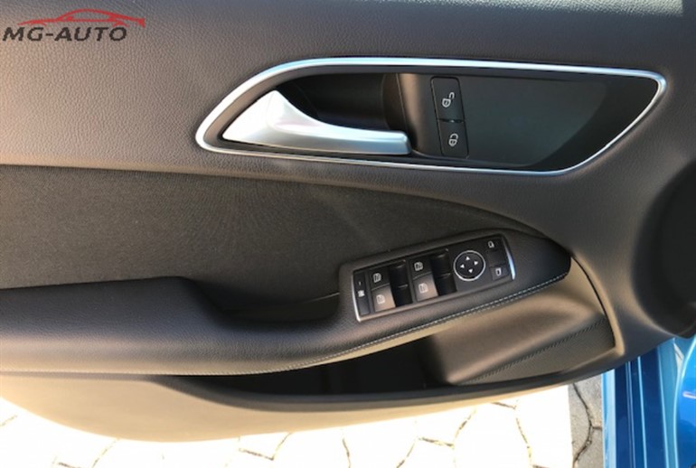 Mercedes-Benz
 B-Class B180d--Automatic